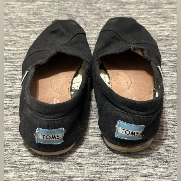 Toms Slip Ons Size 6.5 Ladies - Picture 2 of 5